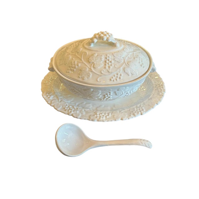 Traditional Vintage Grazia Deruto White Soup Tureen With Platter and Spoon For Sale - Image 3 of 13