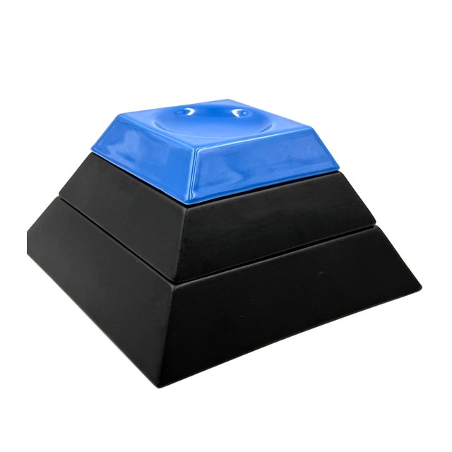 Pyramid Shaped Stacked Ceramic Ashtrays / Centerpiece, Amalgames France 1980s For Sale - Image 9 of 12
