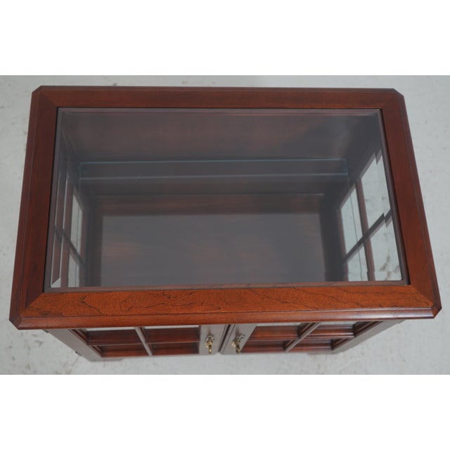 Pennsylvania House Cherry Two-Door Glass Top Vitrine Display Table For Sale In Philadelphia - Image 6 of 16