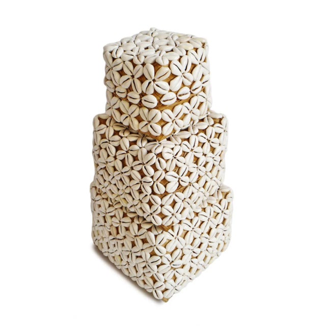 Vintage Cowry Shell Coastal Box Medium For Sale In Los Angeles - Image 6 of 7