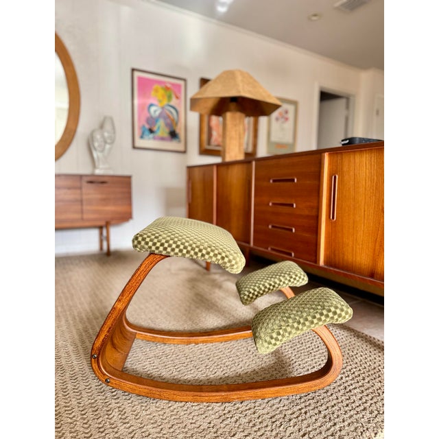 Vintage Ergonomic Kneeling Chair Attributed to Peter Opsvik, Circa 1970s For Sale - Image 4 of 12
