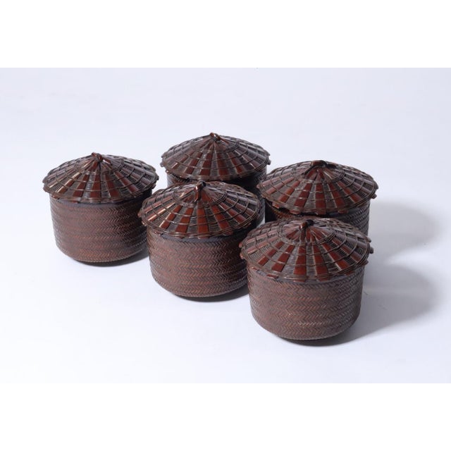 Wood Early 20th Century Meiji Japanese Bamboo Basket Soup Rice Bowls Lids Box Lacquer- Set of 5 For Sale - Image 7 of 15