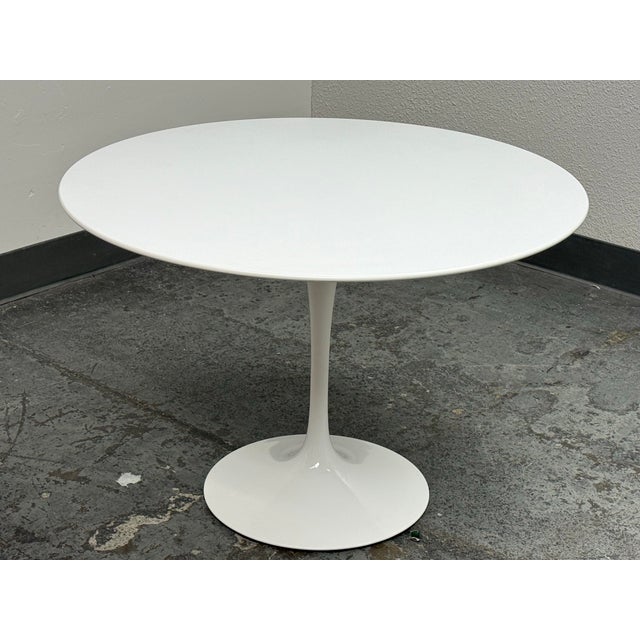 Design Plus Gallery presents the Saarinen Round Dining Table by Eero Saarinen for Knoll. This authentic Knoll table has a...