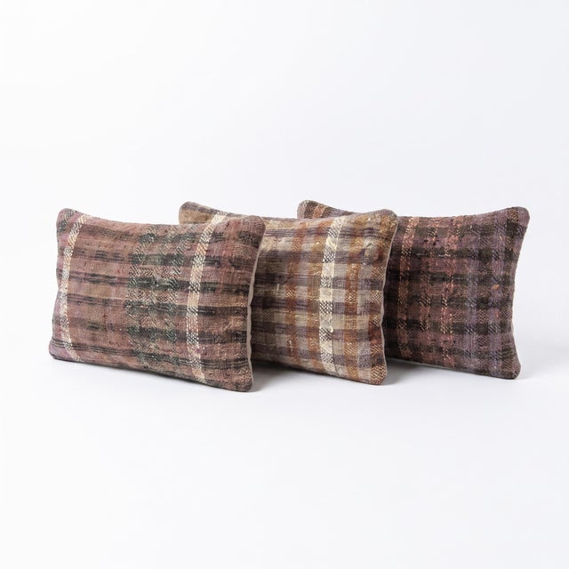 Mid-Century Modern Bohemian Lumbar Kilim Pillow Cover 16'' X 24'' - Set of Three For Sale - Image 3 of 4