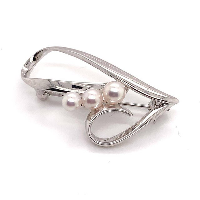 Mikimoto Estate Pin Brooch Sterling Silver 3.14 Gr 4.55 mm M153 This elegant Authentic Mikimoto Estate sterling silver...