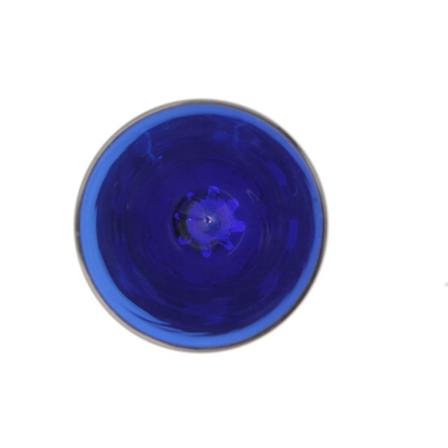 1980s 1980s Hand-Blown Crystal Champagne Flutes in Cobalt Blue With Spiral Twisted Clear Stems, Set of 6 For Sale - Image 5 of 6