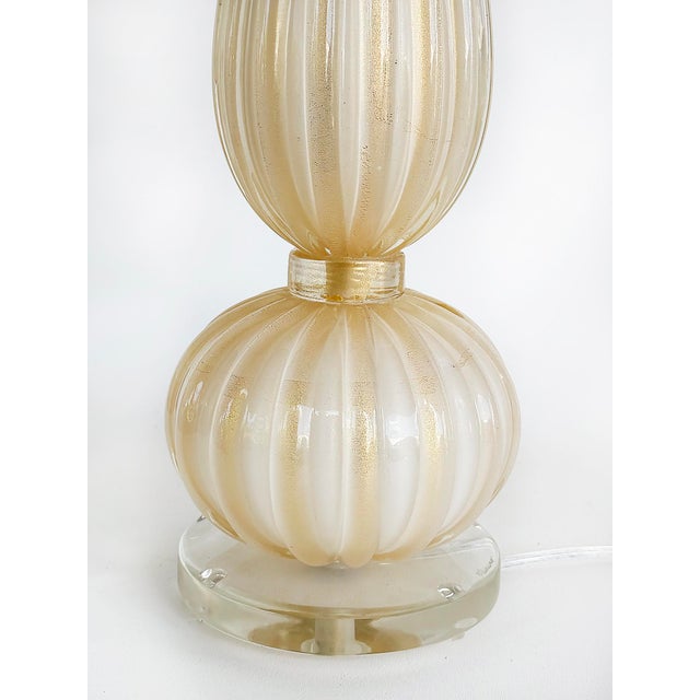 Late 20th Century Vintage Murano Sommeroso Gold-Infused Venetian Glass Lamp, Lucite Base, Signed For Sale - Image 5 of 10