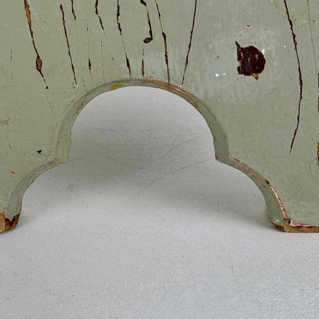 Vintage Architectural Salvage Wood Element With a Trefoil Design and a Side Column For Sale In New York - Image 6 of 10