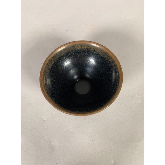 Stoneware bowl with black glaze streaked with brown, known as "hare's fur." ​​Chinese work, Song dynasty (960-1279), 19th...