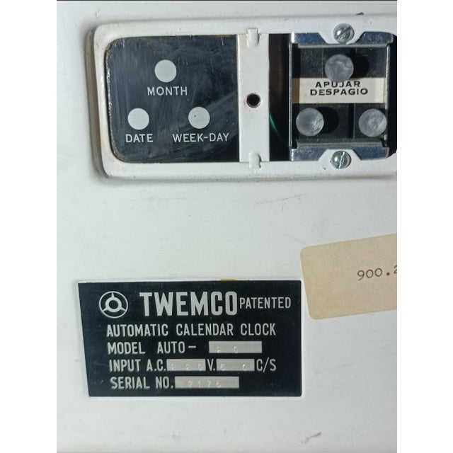 Metal Automatic Calendar Auto-20 Clock from Twemco, 1970s For Sale - Image 7 of 12
