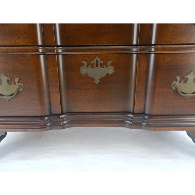 Solid Mahogany Block Front 4 Drawers 32" H Compact Bachelor Chest Dresser MINT For Sale - Image 11 of 11