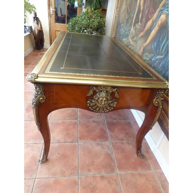 Antique Louis XV Walnut Writing Desk attributed to François Linke, 1920 For Sale - Image 3 of 18