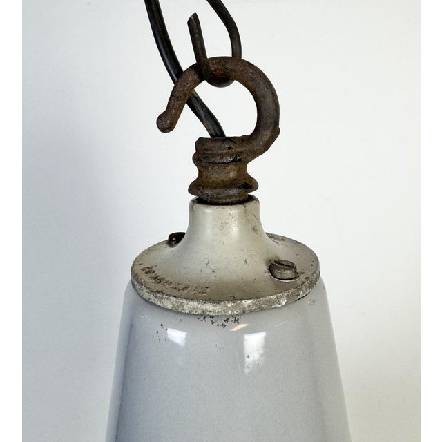 Large Industrial British Grey Enamel Factory Pendant Lamp from Benjamin, 1960s For Sale - Image 4 of 18