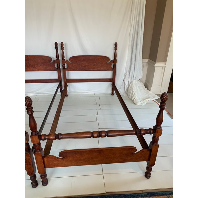 Pair of Vintage Pineapple Post 1950's Colonial Twin Size Bed Frames For Sale In Boston - Image 6 of 18