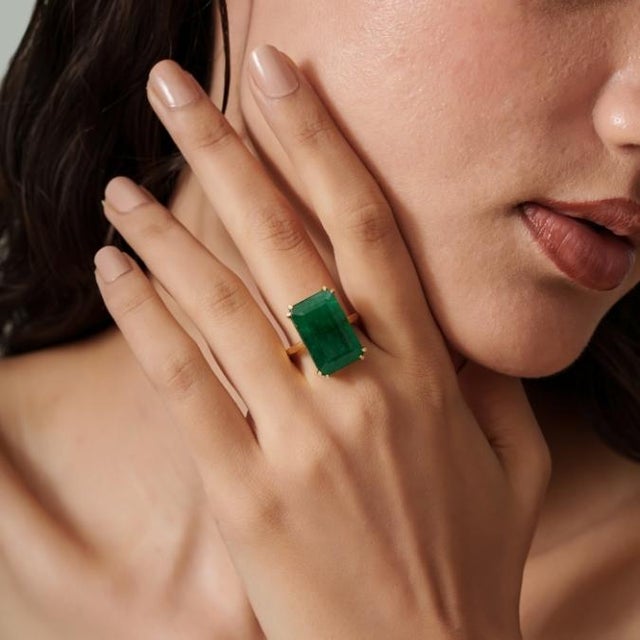 12.59 Ct Emerald Solitaire Contemporary Cocktail Ring Size 5 by VRJewels in 18k Yellow Gold For Sale - Image 10 of 15