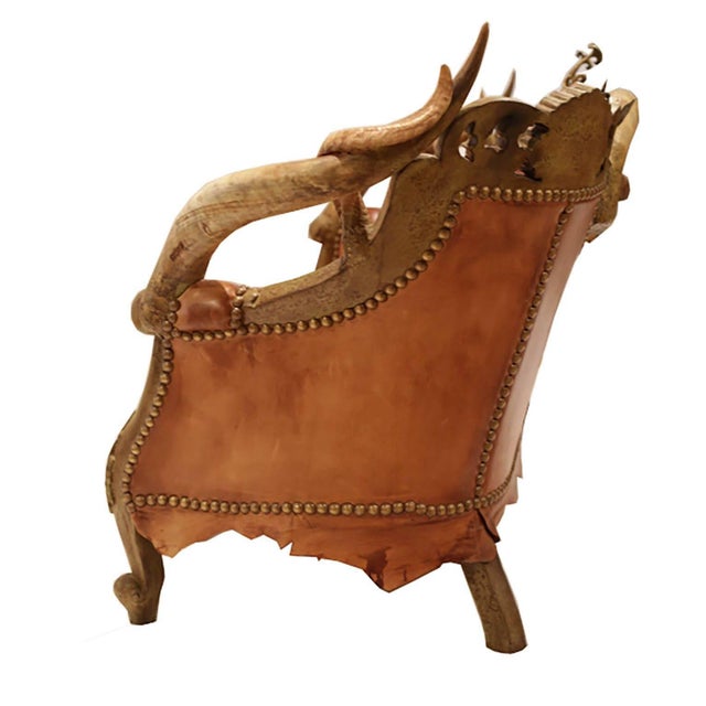 Purchased in Paris, in excellent shape, it’s one of a kind. Made of leather and horn.