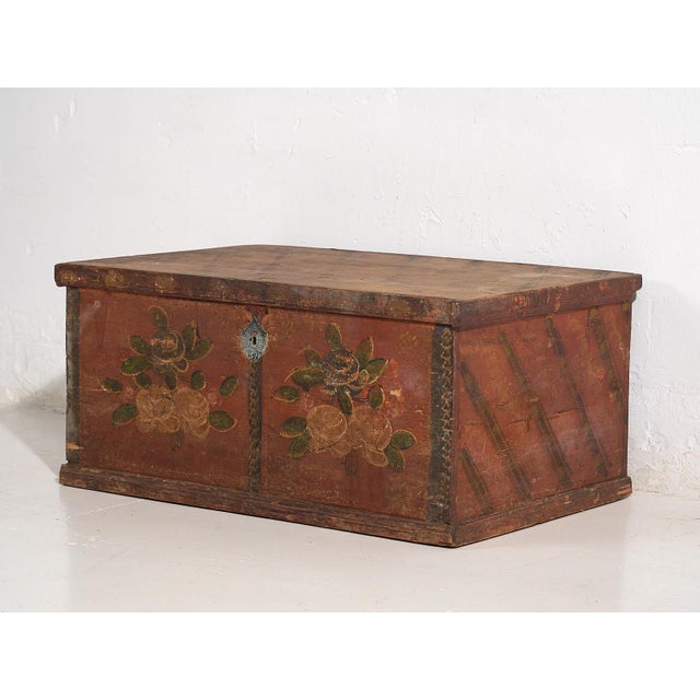 Brown Small Vintage Chest with Floral Motifs, 1920s For Sale - Image 8 of 11