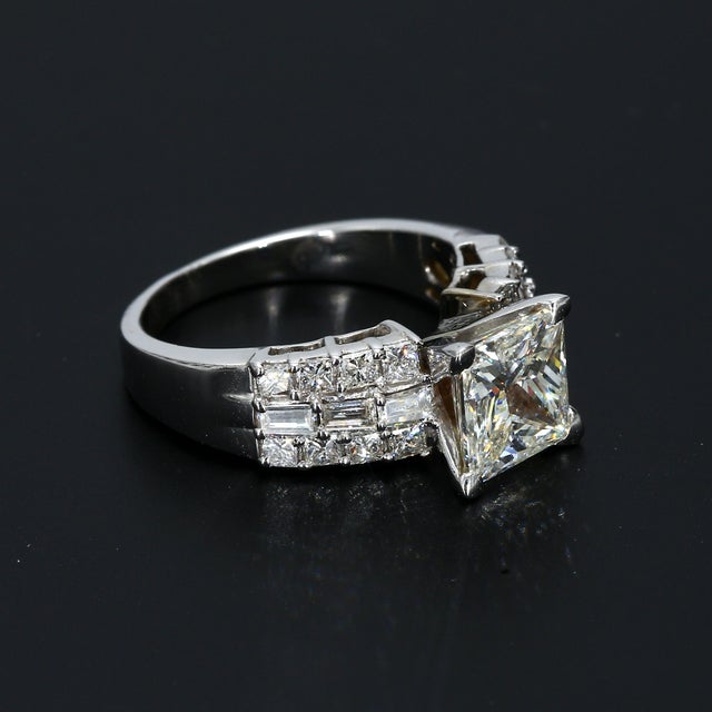 Contemporary 2ct Gia Certified Princess Cut Diamond Engagement Ring in 18k White Gold - Size 5 For Sale - Image 3 of 9