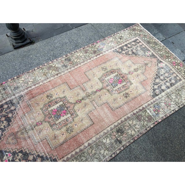 Pink 1960s Vintage Faded Turkish Tribal Rug- 4′2″ × 8′3″ For Sale - Image 8 of 11