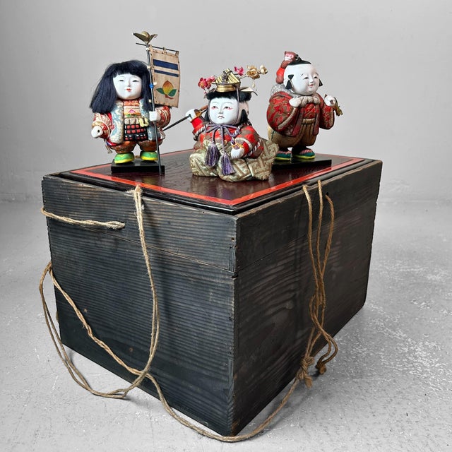Mid-Century Modern Japanese Palace Figurines, 1960s, Set of 3 For Sale - Image 3 of 18