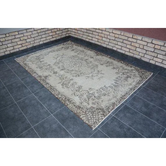 1960s Vintage Turkish Floral Rug - 6′ × 9′ For Sale - Image 6 of 11
