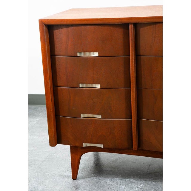 Wood 1960s Mid Century Modern Credenza Dresser Mahogany American Martinsville 12 Drawers For Sale - Image 7 of 11