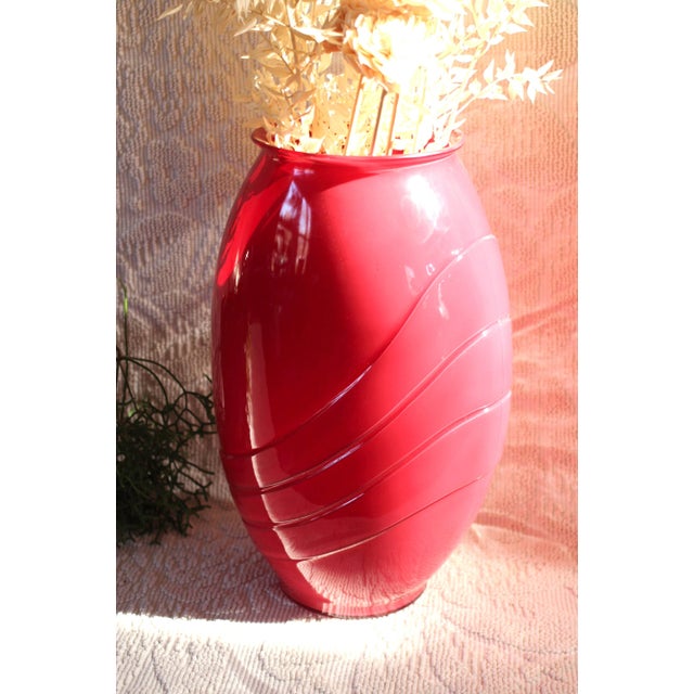Art Deco vase - red vase - 80s vase - extra large vase - red glass - Art Deco Revival - lipstick red - vase gift - retro gift - Post Modern For Sale - Image 9 of 10