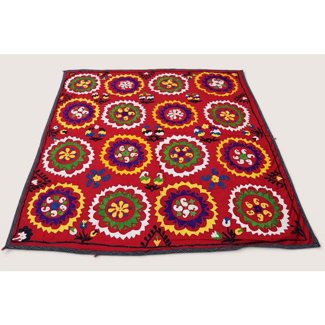 1920s Vintage Hand Embroidered Suzani Wall Hanging, 1920s For Sale - Image 5 of 18