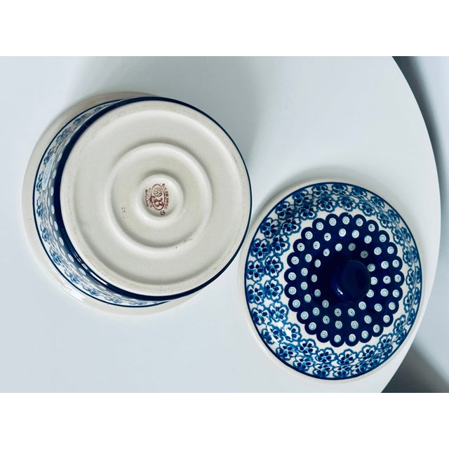 1960s Hand Painted Folk Art Boleslawiec Stoneware Pottery Bowl With Lid Made in Poland For Sale In New York - Image 6 of 7