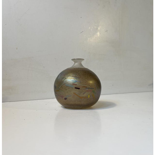 Postmodern Bertil Vallien Spherical Tornado Vase in Art Glass from Kosta Boda, 1980s For Sale - Image 3 of 7