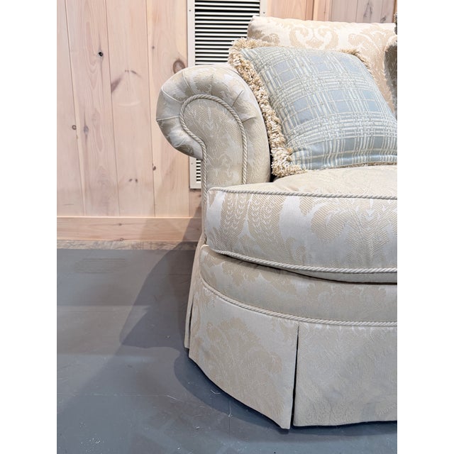 Ethan Allen Vintage Ethan Allen Cream Damask Skirted Sofa For Sale - Image 4 of 11