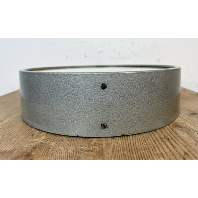 Industrial Grey Factory Wall Clock from Pragotron, 1960s For Sale - Image 9 of 18