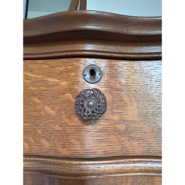 Antique 1900’s Atlas Furniture Co. Tiger Oak Serpentine Dresser With Tilting Beveled Mirror and Bail Pull Handles For Sale - Image 14 of 17
