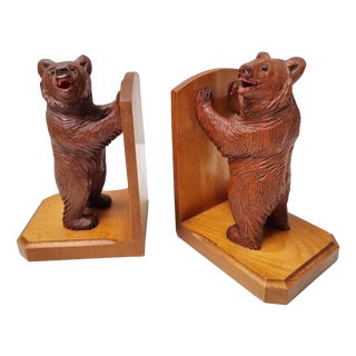 Wooden Black Forest Bookends with Hand-Carved Bears by Geschwister Sarbach, Switzerland, 1930s, Set of 2 For Sale