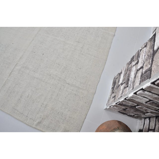 1960s 1960s Beige Handmade Traditional Turkish Kilim Rug For Sale - Image 5 of 11