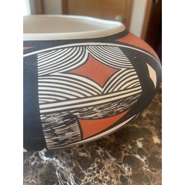 1980s Contemporary Native American Pot From the Tiqua Tribe For Sale - Image 5 of 9
