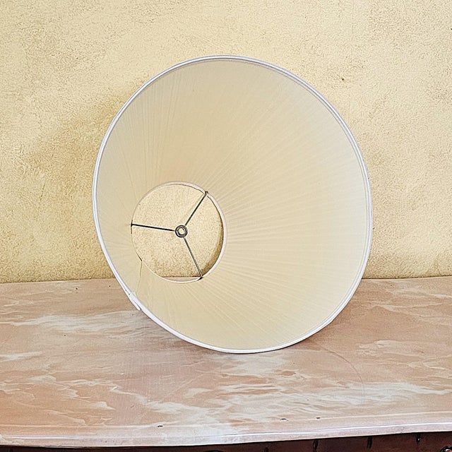 Vintage Chinoiserie Porcelain Table Lamp With Floral Garden Motif on Wood Base For Sale - Image 11 of 18