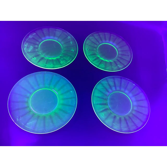 A lovely set of four atomic style dessert size plates. The plates have a lovely etches vine and grape pattern on the back...