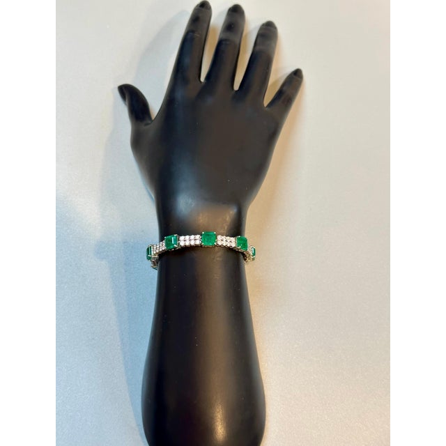 Early 21st Century 14.76 Carats Natural Zambian Emerald with Diamonds 4.74 Carats and 14k Gold For Sale - Image 5 of 18