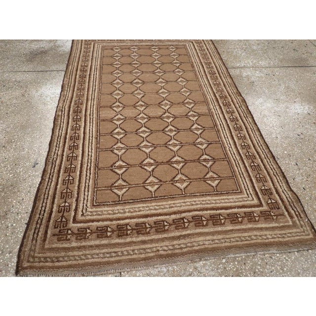 Galerie Shabab Collection Mid-20th Century East Turkestan Samarkand Throw Rug For Sale In New York - Image 6 of 8
