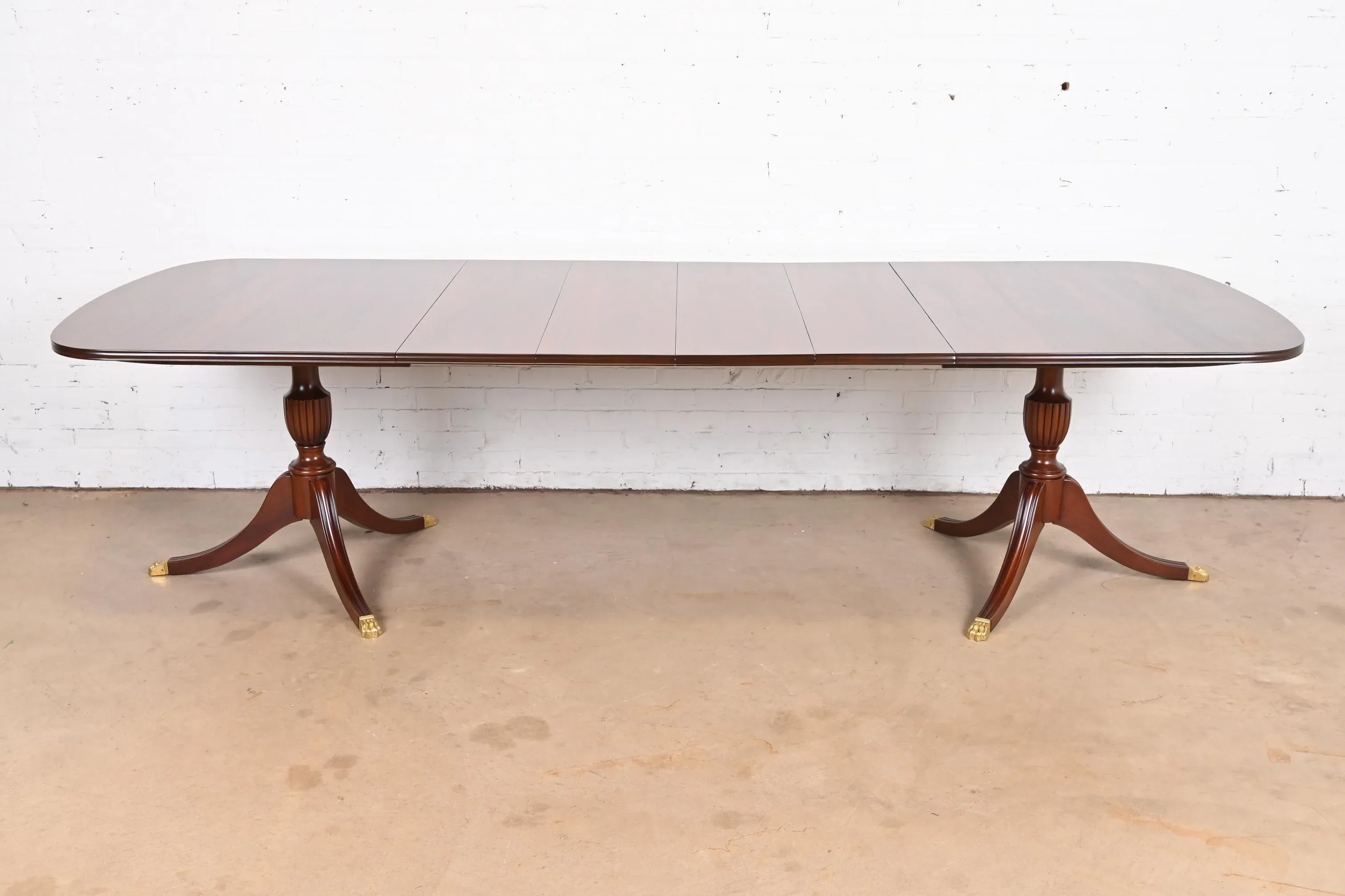 クラシック ダイニングテーブル Henkel-Harris & Drexel Henkel Harris Georgian Mahogany Double Pedestal Extension Dining