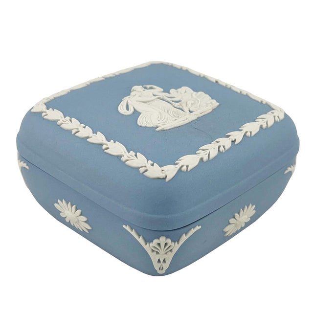 Early 20th Century Early 20th Century Wedgwood Blue Jasperware Lidded Trinket Box With Neo Classical Relief For Sale - Image 5 of 11