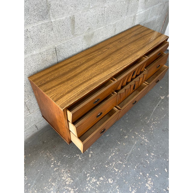 Mid Century Modern Sculptural Harlekin Style Nine Drawers Dresser. Circa 1960s. For Sale - Image 16 of 18