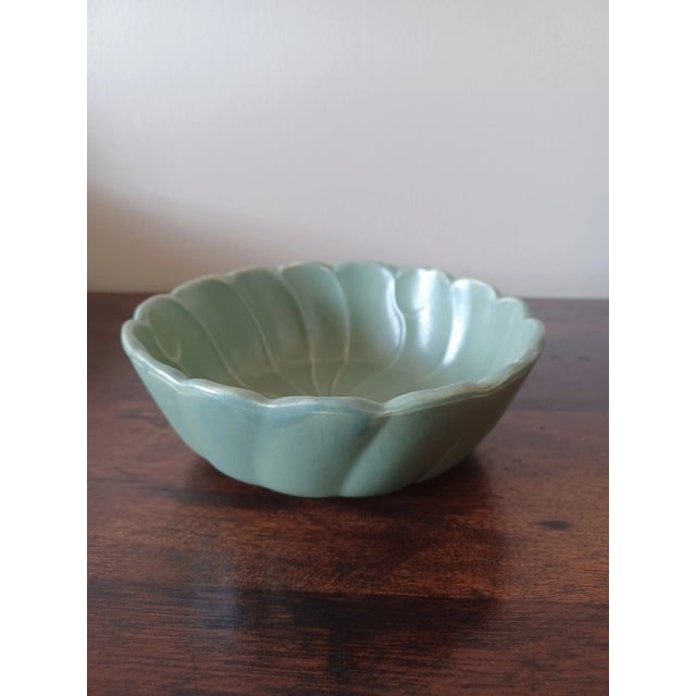 Mid 20th Century Vintage Regal 315-Usa Scalloped Pottery Bowl For Sale - Image 5 of 8