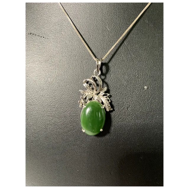 Metal 1950s 18k White Gold Jade Pendant For Sale - Image 7 of 10