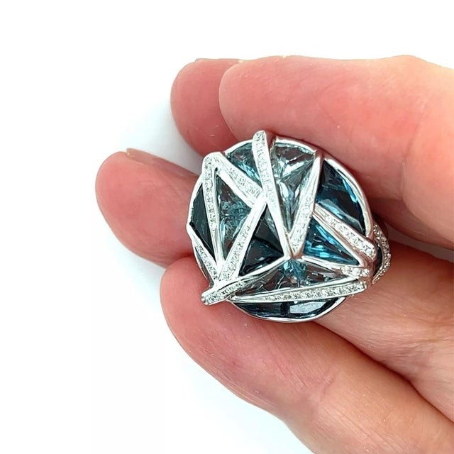 This stunning authentic ring is by designer Bellari, it is crafted from 18k white gold featuring round shape top with cut...