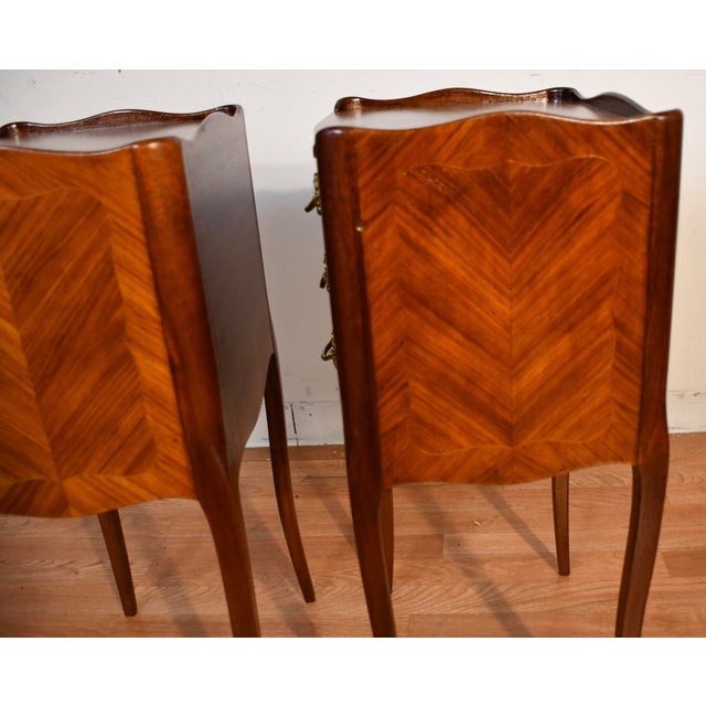 1910 Antique French Louis XV Satinwood Inlaid Pair of Nightstands Bedside Tables For Sale - Image 12 of 16