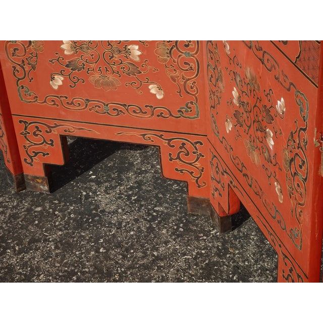 Antique Oriental Asian Red Coromandel Six Panel Folding Screen Palace Scene For Sale - Image 14 of 18