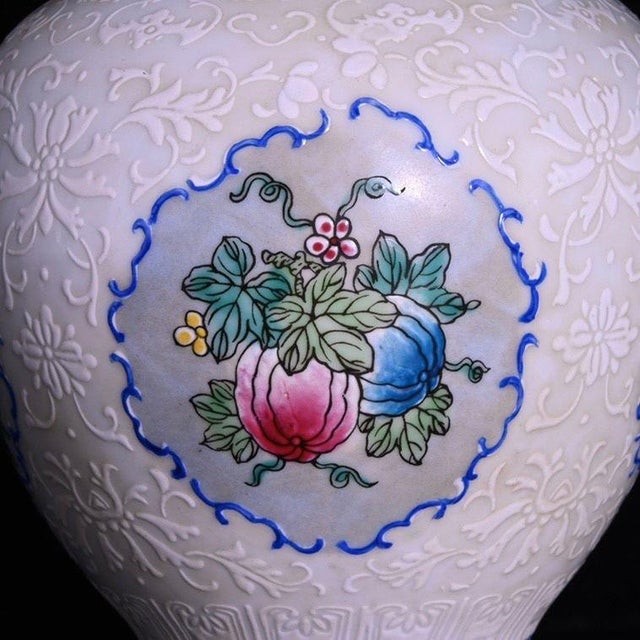 Ceramic Pair of Chinese White Glazed Porcelain Jars With Floral Panels & Gilt Finials For Sale - Image 7 of 9
