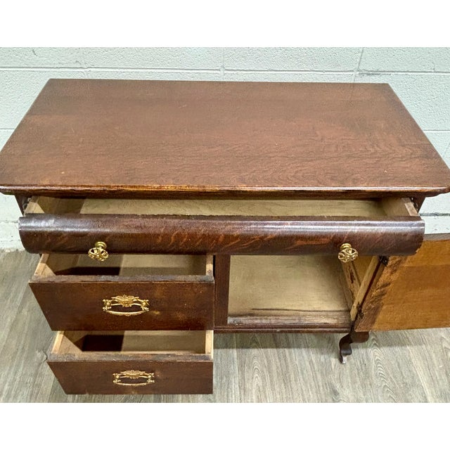 Antique Victorian or Edwardian Quarter Sawn Tiger Oak Sideboard Buffet Console For Sale - Image 9 of 10